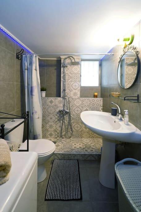 Cozy Athens Apartment / 2' From Metro Station Exteriör bild